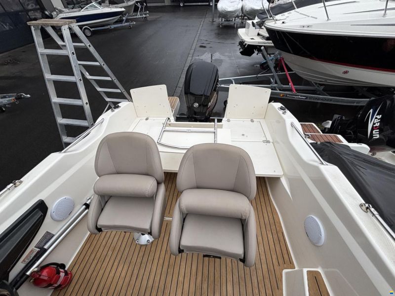 Quicksilver Activ 555 Cabin