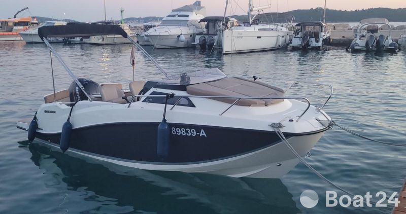 Quicksilver Activ 555 Cabin