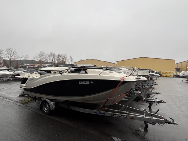 Quicksilver Activ 555 Cabin