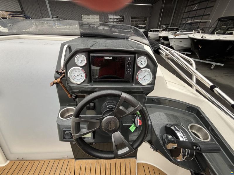 Quicksilver Activ 555 Cabin