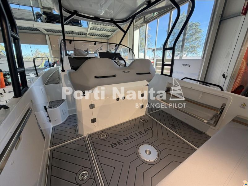 Beneteau Flyer 8 SUNdeck V2