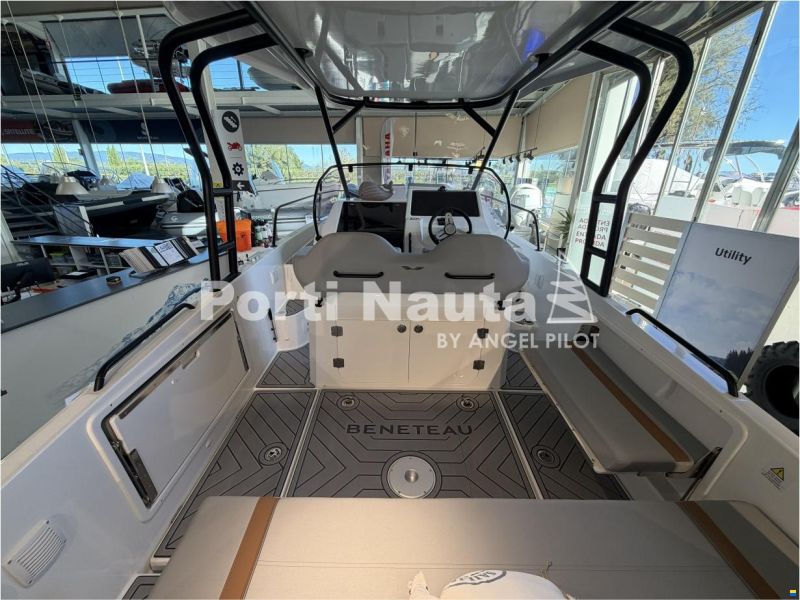Beneteau Flyer 8 SUNdeck V2