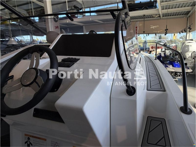 Beneteau Flyer 8 SUNdeck V2