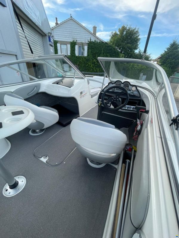 Bayliner 215BR