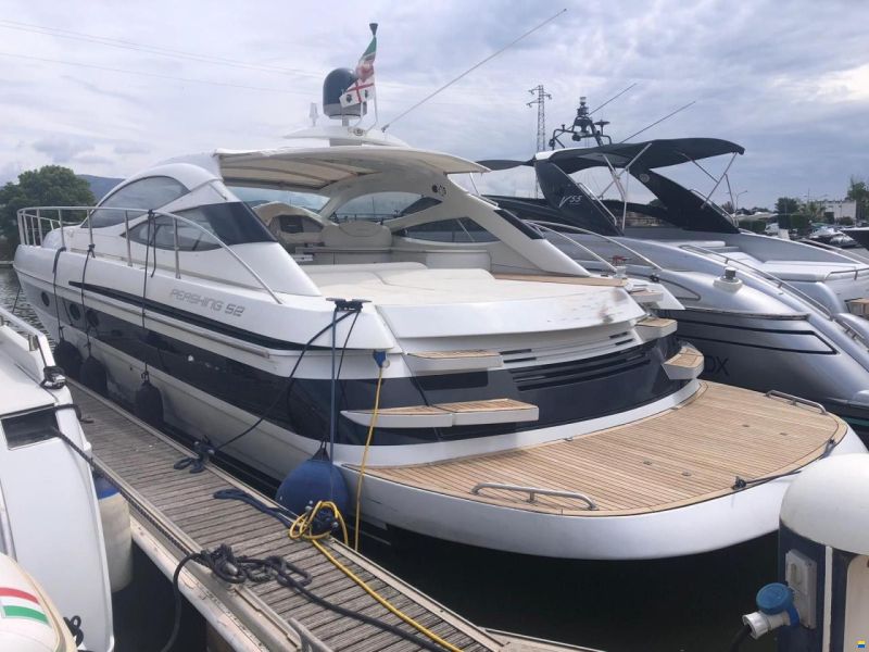 Pershing 52'