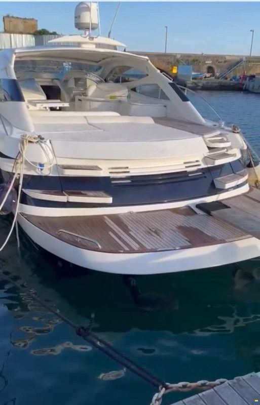 Pershing 52'