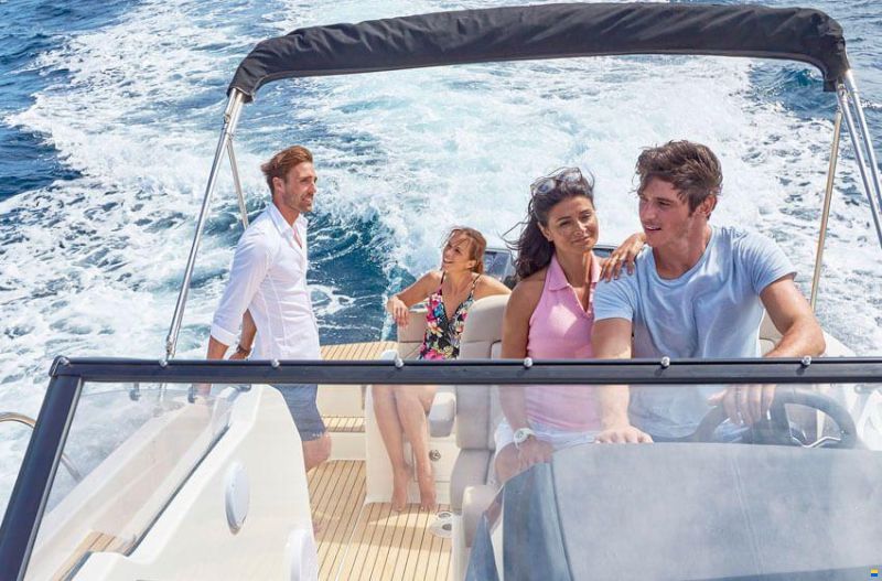 Quicksilver Activ 875 Sundeck