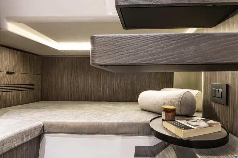 Cranchi A32 Luxury Tender