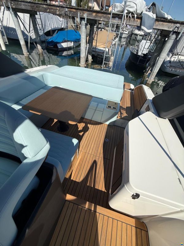Cranchi A32 Luxury Tender