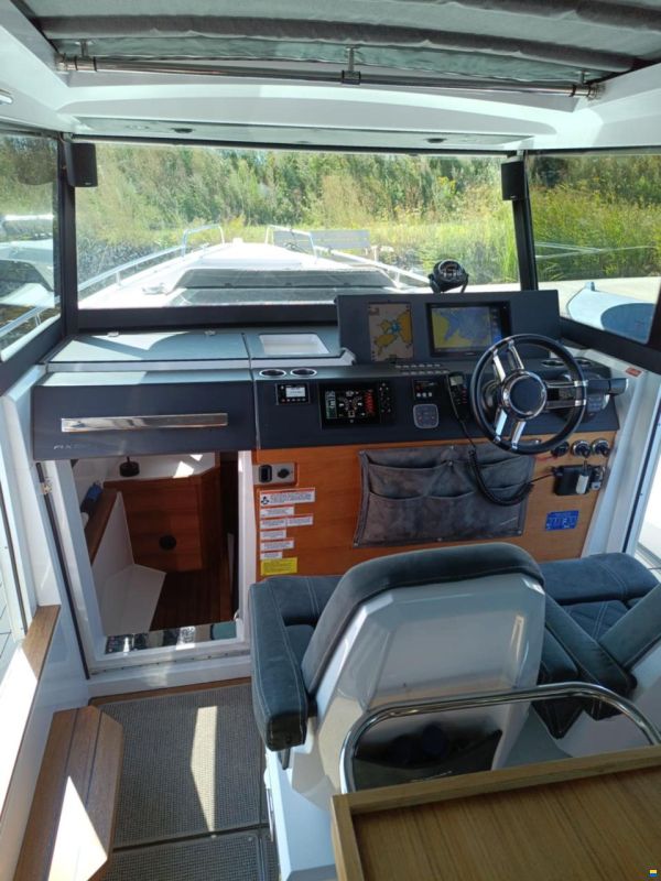 Axopar 37 XC Cross Cabin