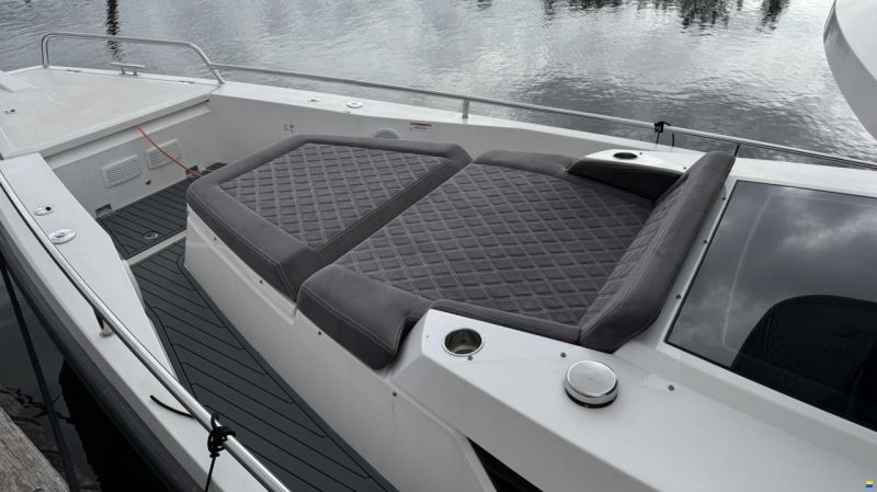Axopar 37 XC Cross Cabin