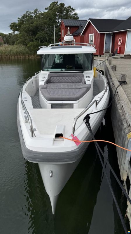 Axopar 37 XC Cross Cabin