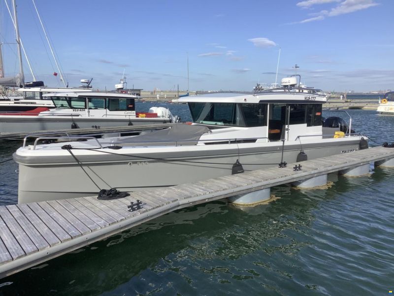 Axopar 37 XC Cross Cabin
