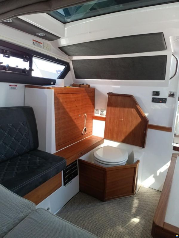 Axopar 37 XC Cross Cabin