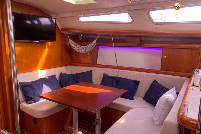 Hunter Marine Legend 380