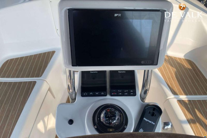 Hunter Marine Legend 380