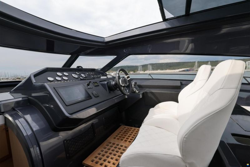 Focus Motor Yacht Power 44