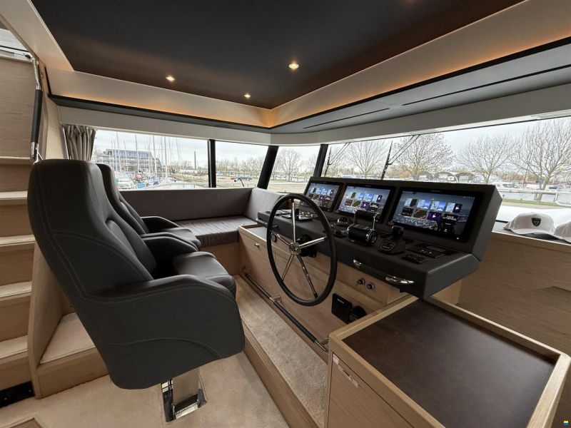 Beneteau Grand Trawler 62