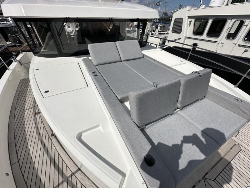 Beneteau Grand Trawler 62