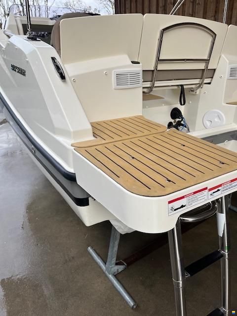 Quicksilver 555 CABIN