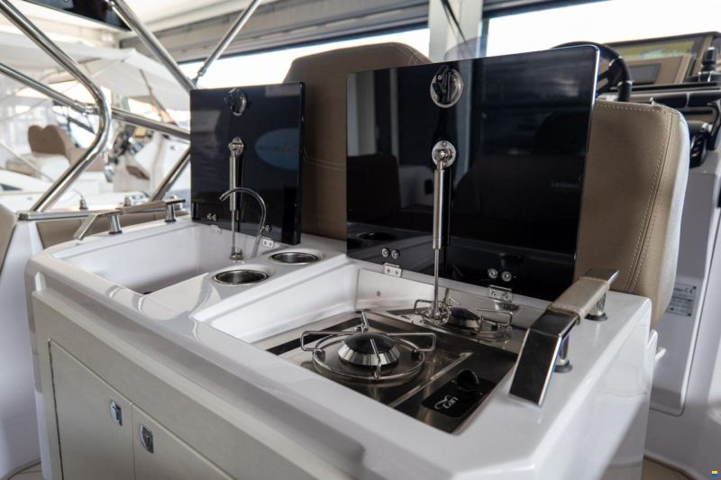 Ranieri Cayman 28 Executive