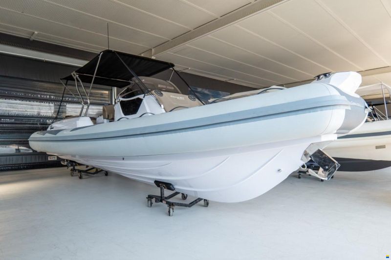Ranieri Cayman 28 Executive
