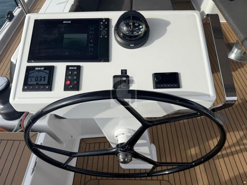 Hanse 548