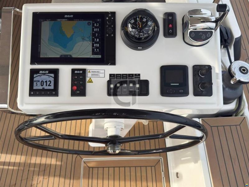 Hanse 548