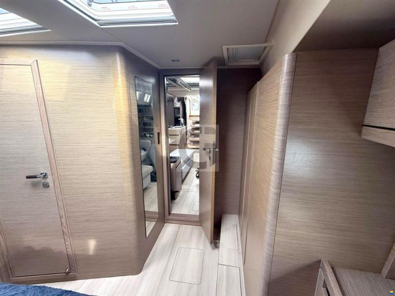 Hanse 548