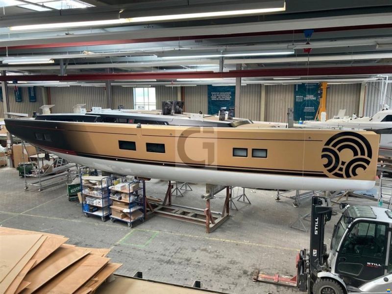 Hanse 548