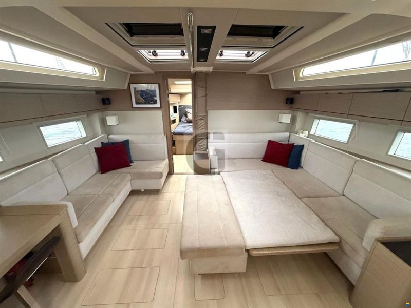 Hanse 548