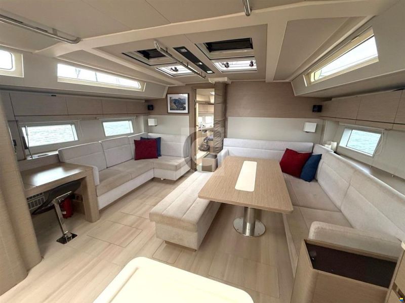 Hanse 548