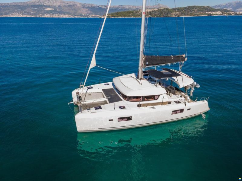 Lagoon 42