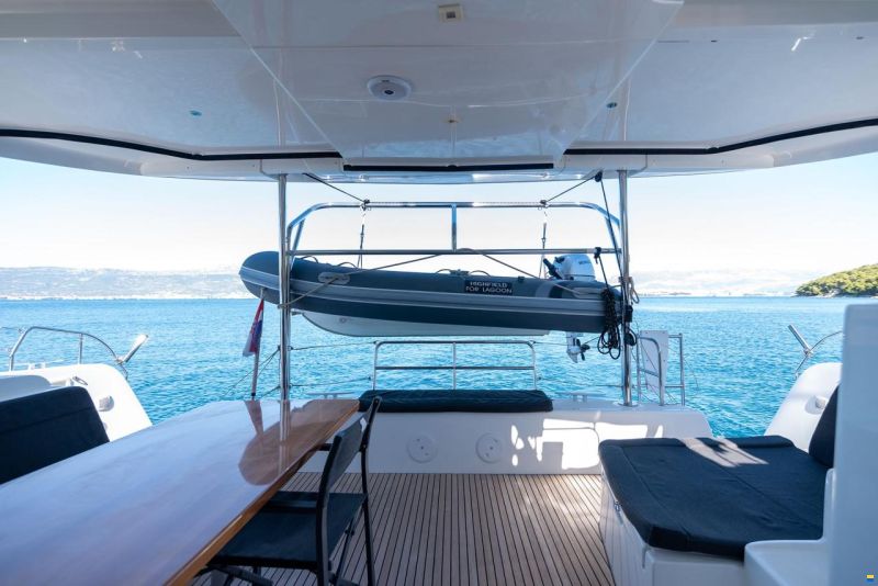 Lagoon 42