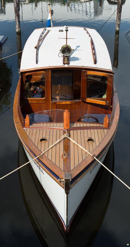 Day Cabin Cruiser