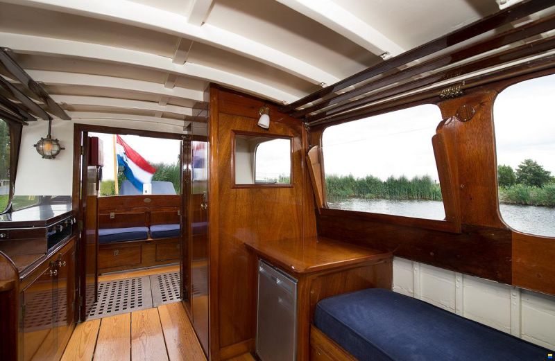 Day Cabin Cruiser