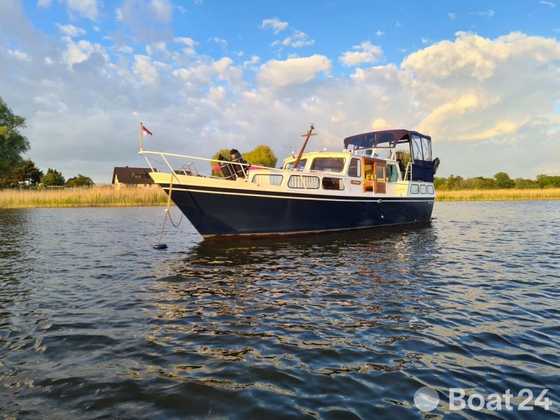 12th Sense Motorkajütboot