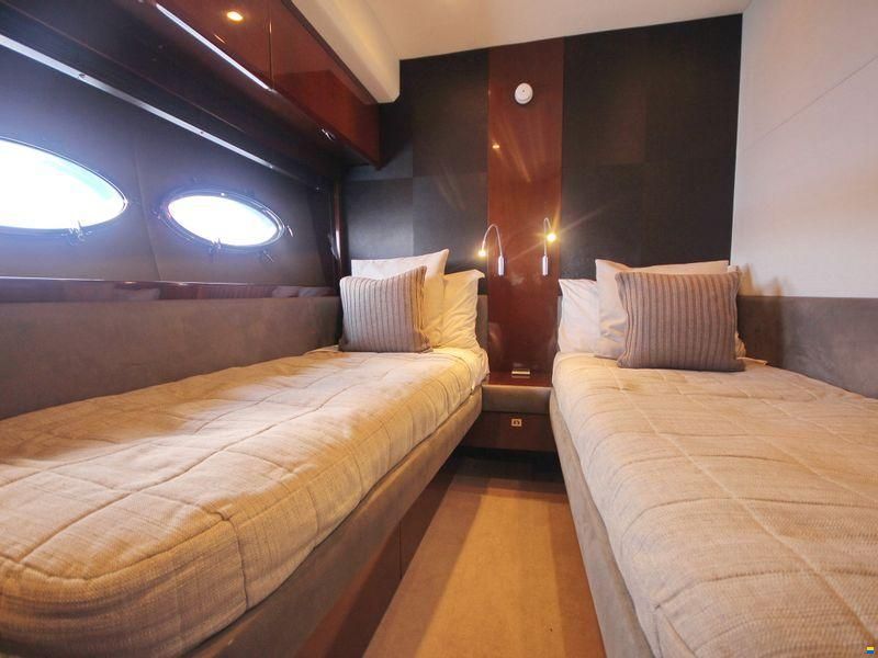 Princess Yachts International 72