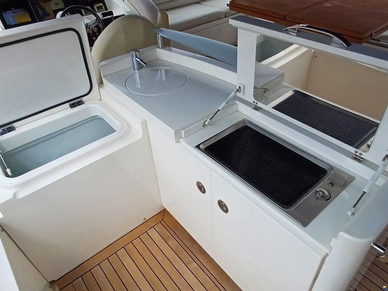 Princess Yachts International 72