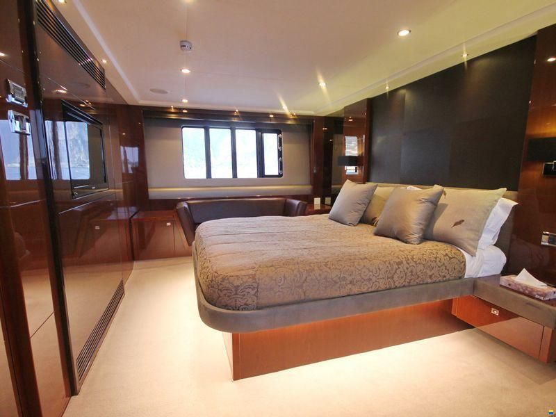 Princess Yachts International 72