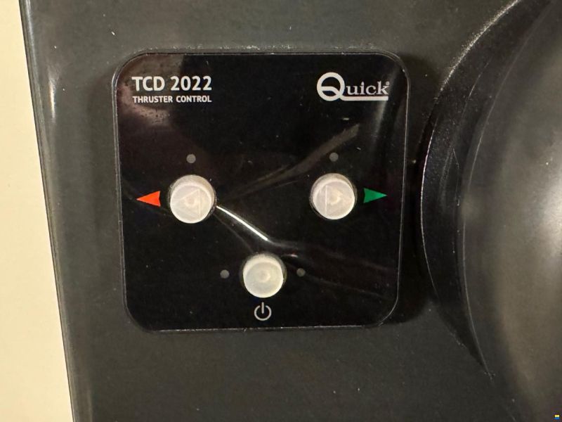 Quicksilver Captur 705 Pilothouse med 225 hk Mercury