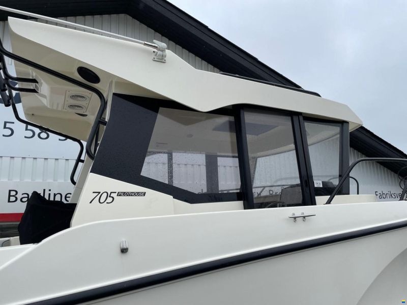 Quicksilver Captur 705 Pilothouse med 225 hk Mercury