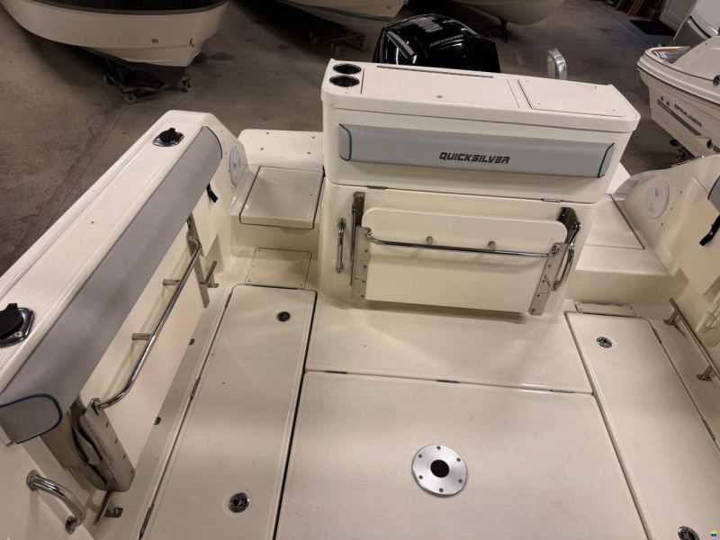 Quicksilver Captur 705 Pilothouse med 225 hk Mercury