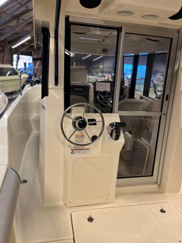Quicksilver Captur 705 Pilothouse med 225 hk Mercury