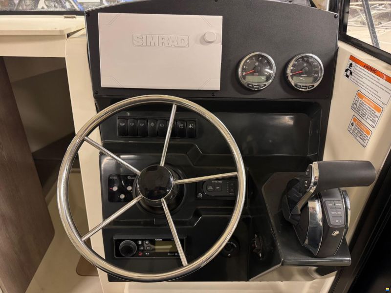 Quicksilver Captur 705 Pilothouse med 225 hk Mercury