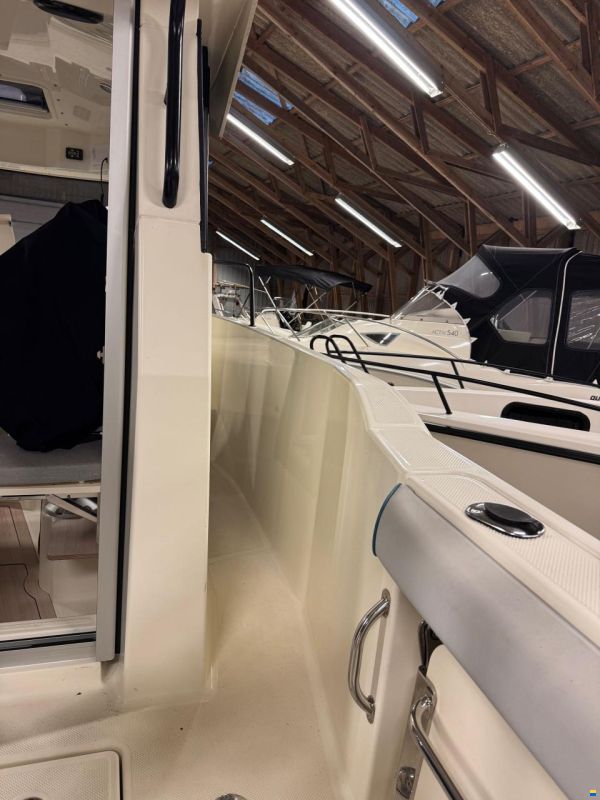 Quicksilver Captur 705 Pilothouse med 225 hk Mercury