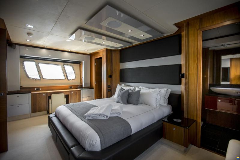 Sunseeker Predator 84