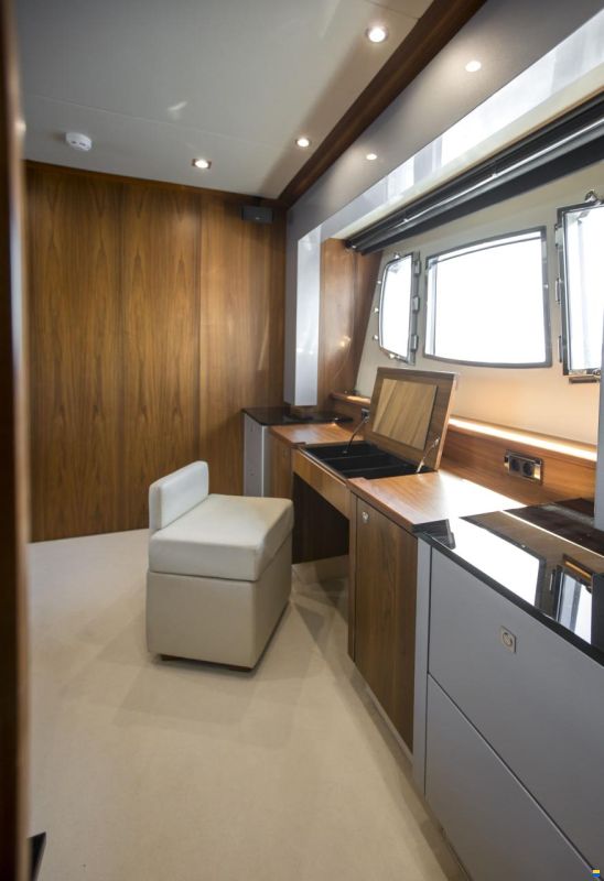 Sunseeker Predator 84