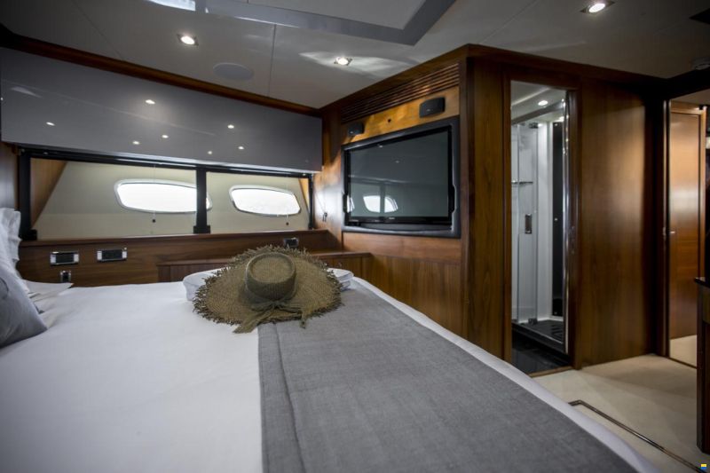 Sunseeker Predator 84