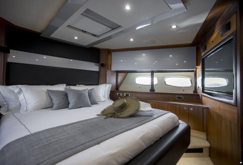 Sunseeker Predator 84